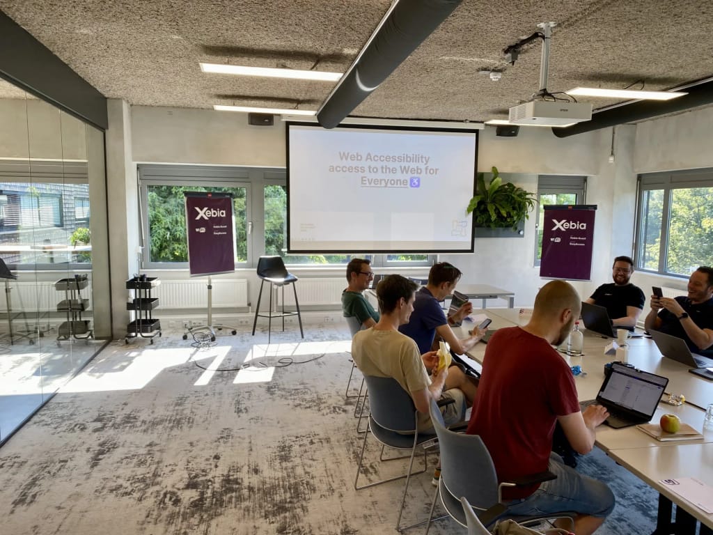 Groep ontwikkelaars bij de focusring ontwikkelaarstraining in een vergaderruimte op het Xebia-kantoor.